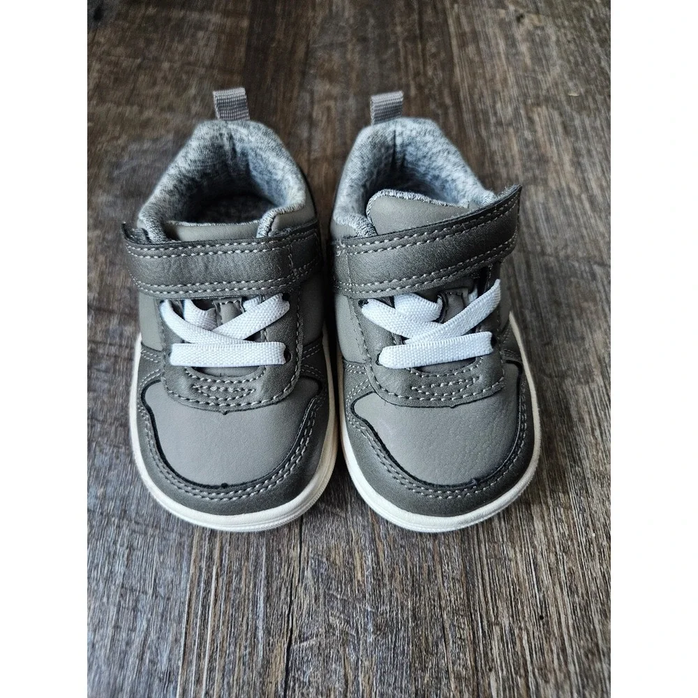 Carters toddler boy shoes size 3 EUC